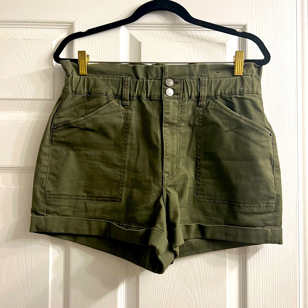 Hunter Green High Rise Express Shorts
